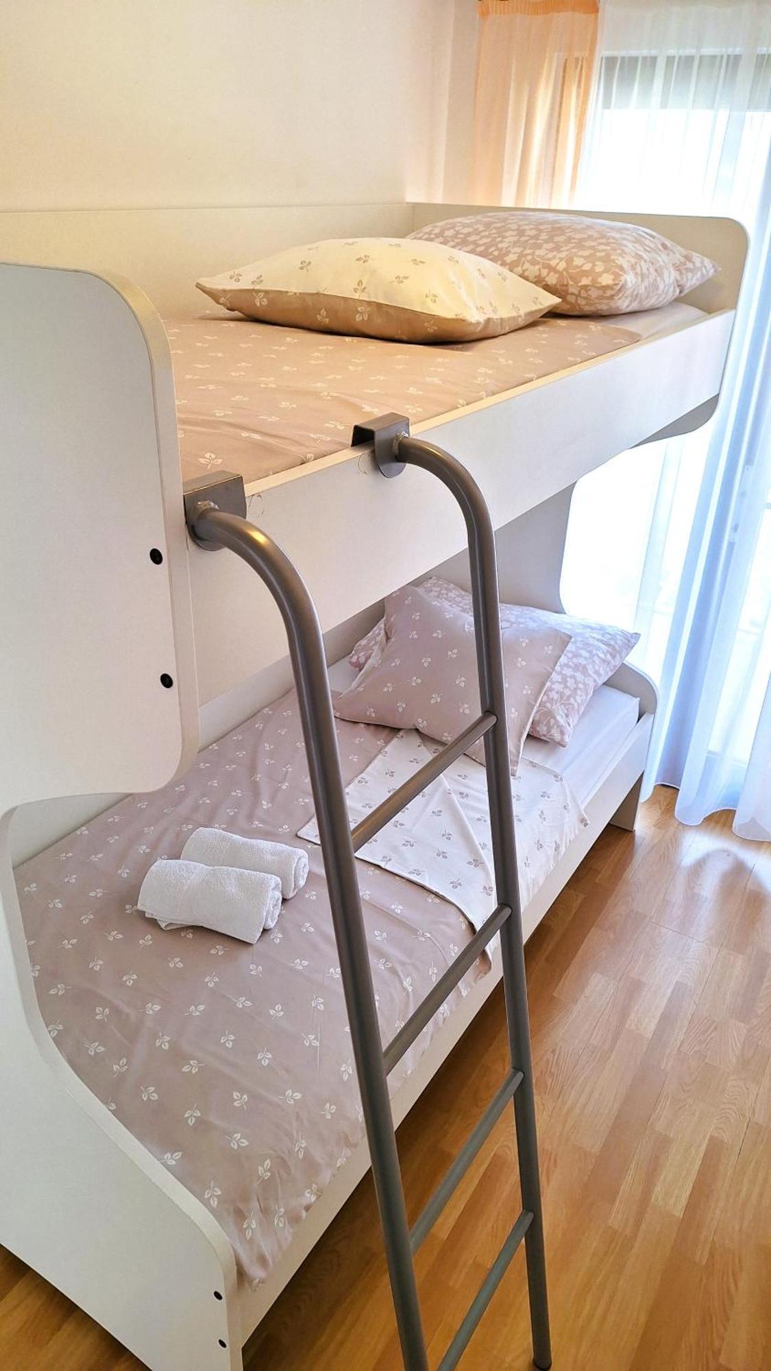 Apartmani I & J Seric Seget Vranjica Ngoại thất bức ảnh